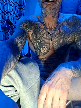 Snapshot of deepstroker42071 chatting on November 23, 2025, 4:34 am deepstroker42071 online show from November 23, 2025, 4:34 am