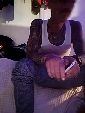 Snapshot of deepstroker42071 chatting on December 5, 2025, 12:52 am deepstroker42071 online show from December 5, 2025, 12:52 am