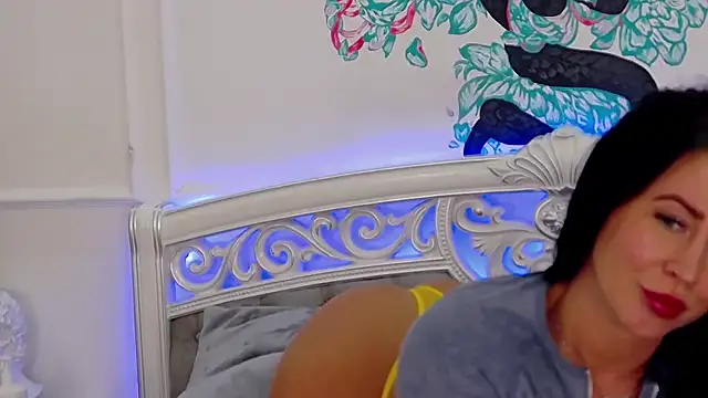 CrissyTaylor online show from February 16, 2025, 6:32 am