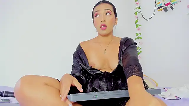 SamanthaJonson1 online show from March 19, 2025, 4:13 pm