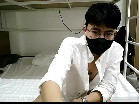 Gwencloudy online show from December 22, 2025, 4:09 am