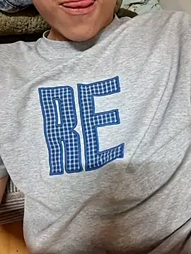 Snapshot of Gwencloudy chatting on March 8, 2026, 1:59 pm Gwencloudy online show from March 8, 2026, 1:59 pm