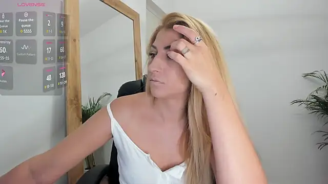 Snapshot of sofiah_ chatting on March 21, 2025, 5:23 pm sofiah online show from March 21, 2025, 5:23 pm