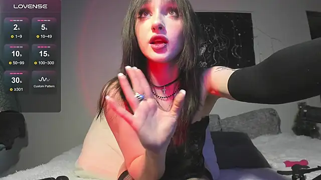 JuliaVangg 19 online show from April 14, 2026, 2:28 am