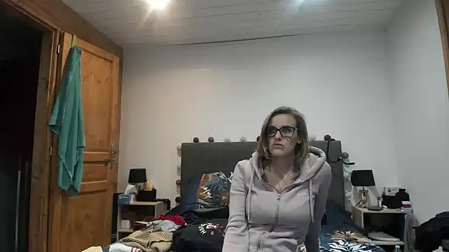 Madame Callie online show from April 19, 2026, 8:00 pm