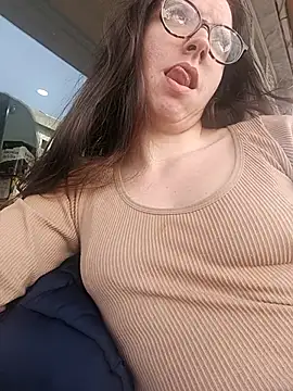 bruna safadinhaa online show from March 3, 2026, 11:38 am