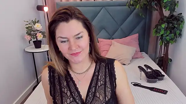 Adele Russo online show from February 5, 2025, 7:20 pm