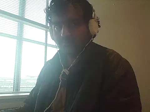 JohnBond009 online show from October 3, 2025, 12:13 pm