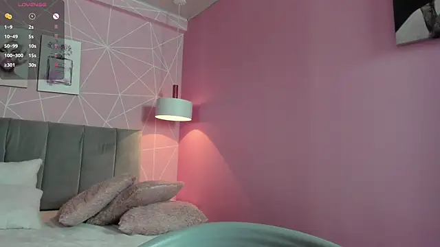 dolly zoe online show from February 24, 2025, 7:33 am