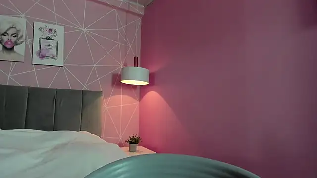 dolly zoe online show from March 19, 2025, 5:19 am