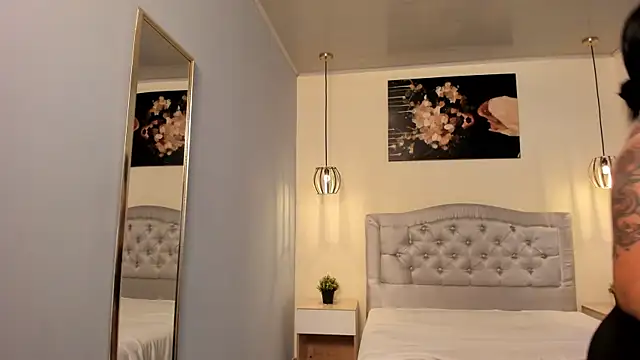 ayshel   online show from March 4, 2025, 4:06 am