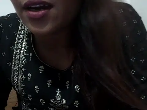 shekira99 online show from October 16, 2025, 2:29 pm