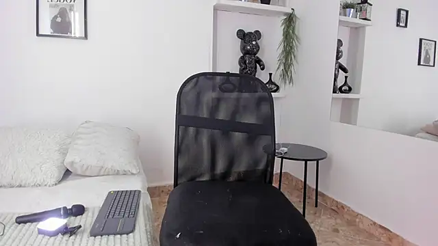 valerycolins online show from September 19, 2025, 2:13 am