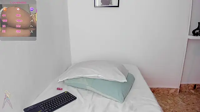 valerycolins online show from September 24, 2025, 12:47 am