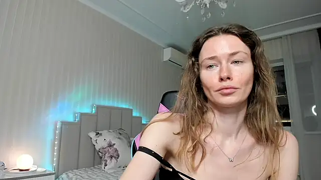 ooksiiii online show from April 4, 2026, 6:38 pm