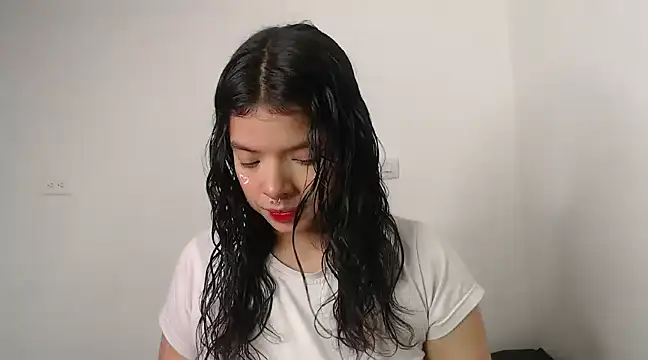 Snapshot of yungelitamor_ chatting on January 6, 2025, 4:36 am yungelitamor online show from January 6, 2025, 4:36 am