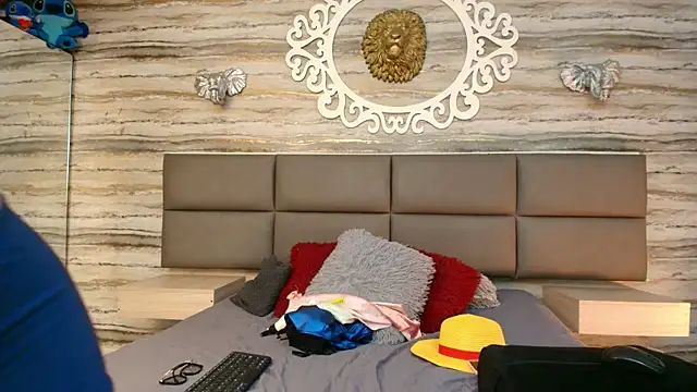 yungelitamor  online show from December 1, 2025, 5:12 am