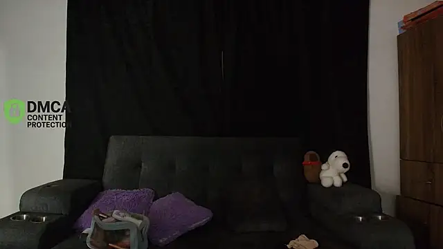 yungelitamor  online show from April 19, 2026, 5:18 am