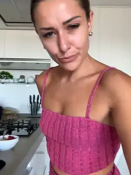 petrouchkaaa  online show from September 10, 2025, 8:25 am