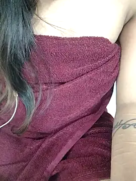 Snapshot of Roshni_98 chatting on March 19, 2025, 5:39 pm Roshni 98 online show from March 19, 2025, 5:39 pm