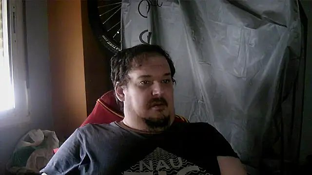 porkorossy online show from November 12, 2025, 8:37 am