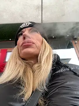 Snapshot of AlinaGrosu chatting on February 20, 2025, 8:25 pm AlinaGrosu online show from February 20, 2025, 8:25 pm