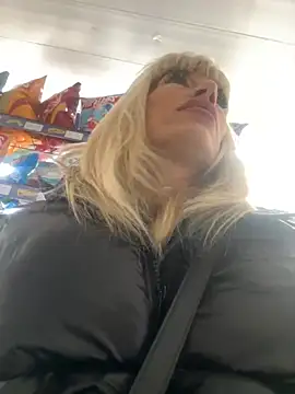 Snapshot of AlinaGrosu chatting on February 27, 2025, 10:04 am AlinaGrosu online show from February 27, 2025, 10:04 am