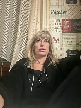 AlinaGrosu online show from March 4, 2026, 9:43 pm