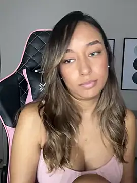 DianaHopson online show from February 4, 2025, 12:33 pm