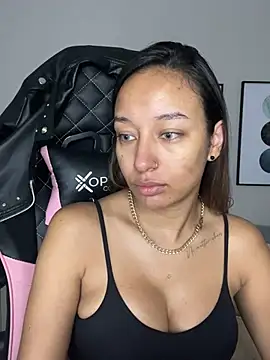 DianaHopson online show from February 21, 2025, 10:28 am