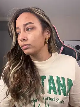 DianaHopson online show from October 24, 2025, 1:57 am