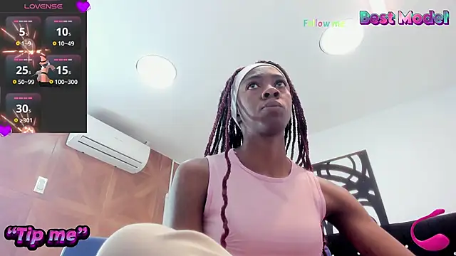 Snapshot of Shanelle__ chatting on January 22, 2025, 1:21 pm Shanelle online show from January 22, 2025, 1:21 pm
