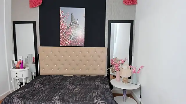 Snapshot of Shanelle__ chatting on September 30, 2025, 2:00 pm Shanelle online show from September 30, 2025, 2:00 pm