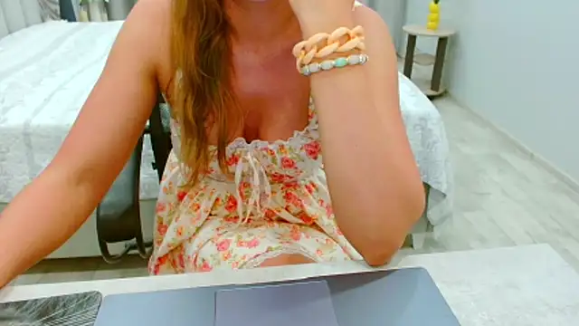 EveLove33 online show from June 10, 2026, 5:23 pm