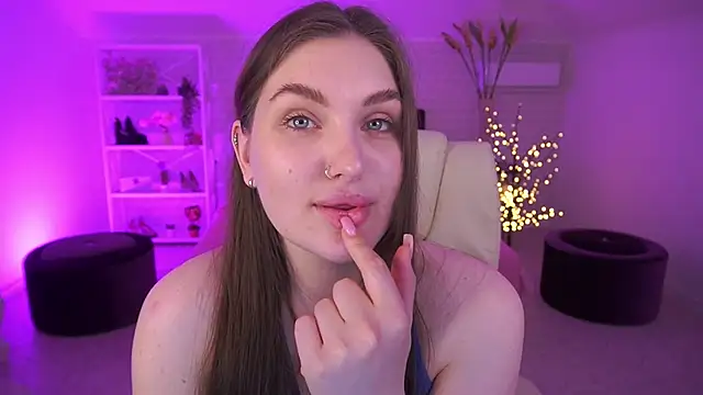 EmmyCharmm online show from April 13, 2026, 6:08 am