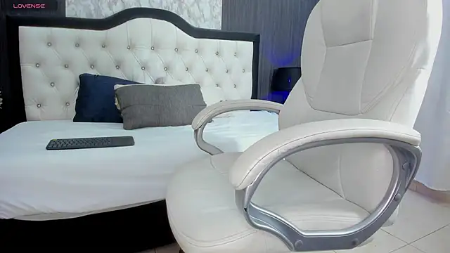 Snapshot of amara_falcon chatting on February 6, 2025, 1:43 pm amara falcon online show from February 6, 2025, 1:43 pm
