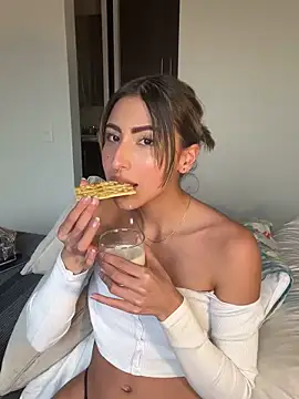 Ameellie online show from February 6, 2025, 6:35 pm