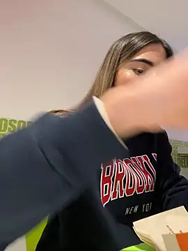 Ameellie online show from March 13, 2025, 9:26 pm