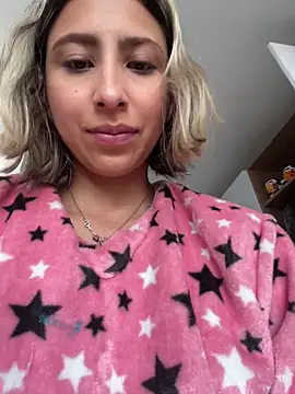 Ameellie online show from December 3, 2025, 4:27 pm