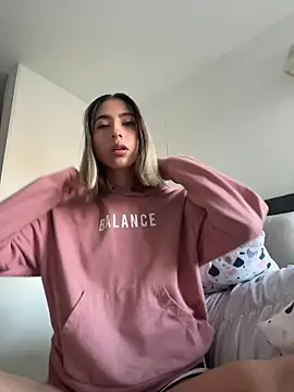 Snapshot of Ameellie chatting on February 14, 2026, 10:06 pm Ameellie online show from February 14, 2026, 10:06 pm