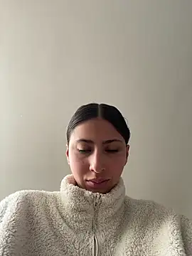 Ameellie online show from April 10, 2026, 3:28 pm