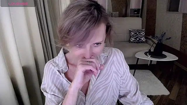 Snapshot of HornyMilf_777 chatting on January 20, 2025, 11:13 am HornyMilf 777 online show from January 20, 2025, 11:13 am