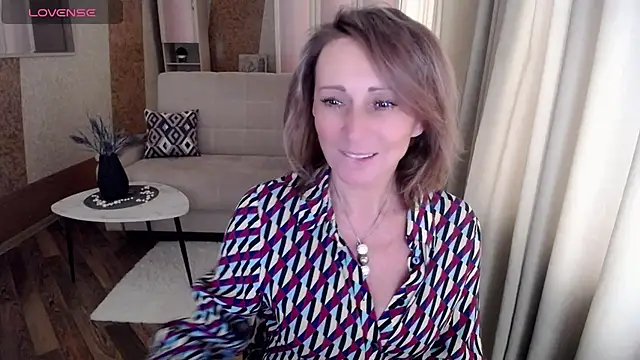 Snapshot of HornyMilf_777 chatting on January 27, 2025, 8:07 am HornyMilf 777 online show from January 27, 2025, 8:07 am