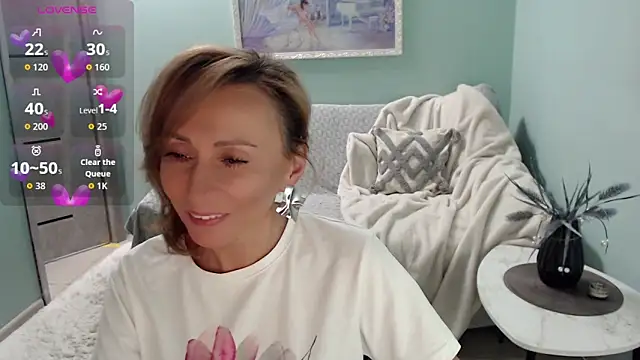 Snapshot of HornyMilf_777 chatting on October 12, 2025, 6:45 am HornyMilf 777 online show from October 12, 2025, 6:45 am