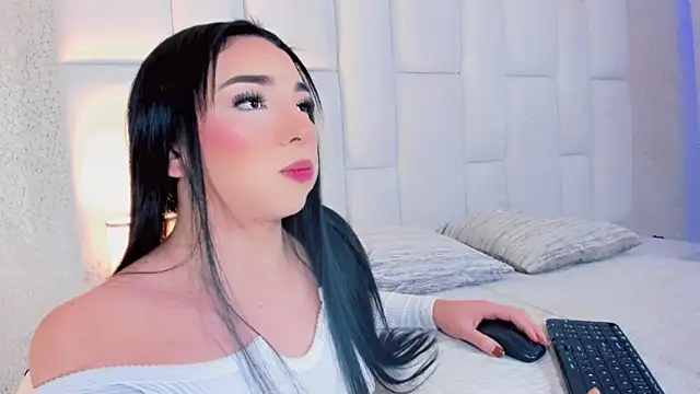 andrea alvarz online show from December 14, 2025, 4:51 am