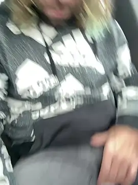 4kUsh2Fashion0 online show from December 16, 2024, 3:43 pm