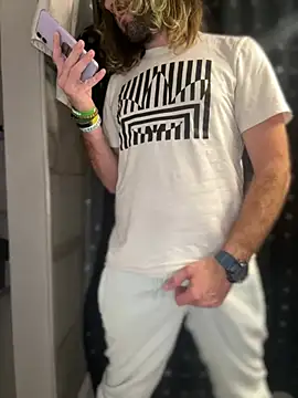 4kUsh2Fashion0 online show from January 11, 2025, 5:10 am