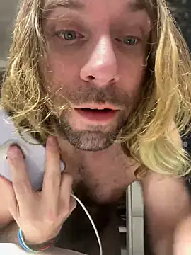 4kUsh2Fashion0 online show from January 20, 2025, 11:56 am