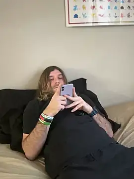 4kUsh2Fashion0 online show from January 20, 2025, 6:53 pm