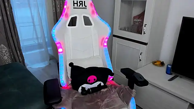 EveEvian online show from January 27, 2025, 7:03 pm